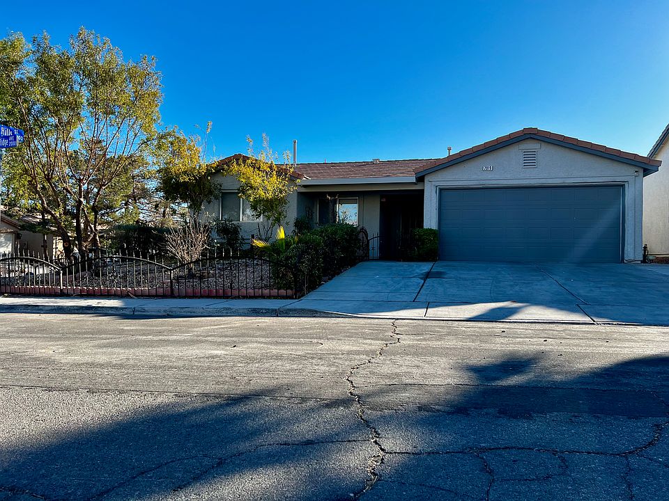 Front view of Home, measures 60ft wide.