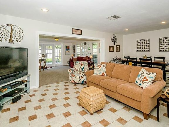 3rd image of 2232 Curtis Dr N