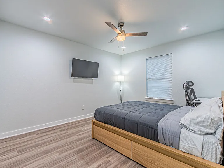 3513 Cleveland St — Photo 9