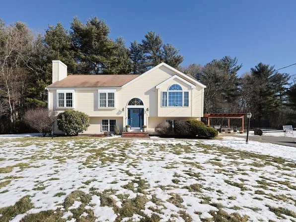 175 Swan Dr, Taunton, MA 02780