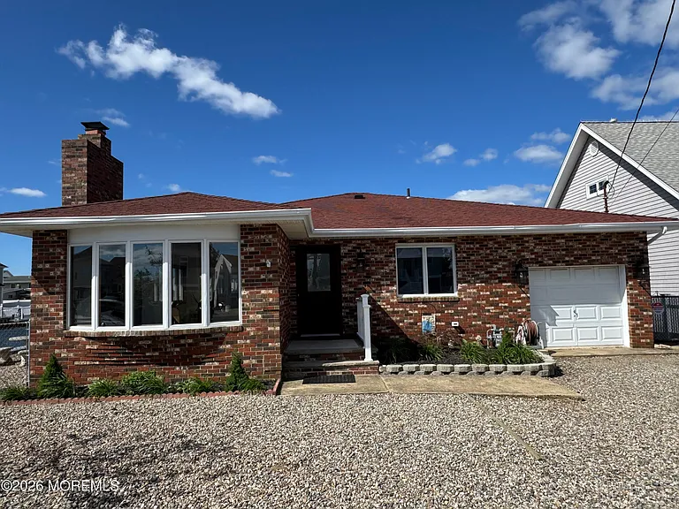 31 Navarra Dr — Photo 1
