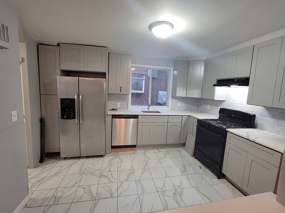 1st image of 1212 E 69th St