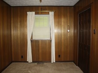 5590 Shawnee Dr, Huntington, WV 25705