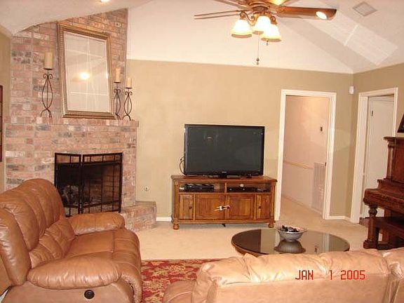 2nd image of 114 Lily St
