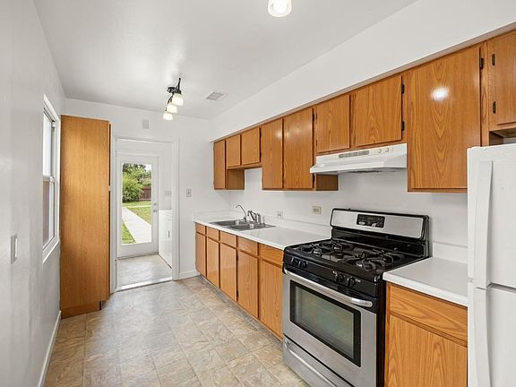 4th image of 213 Drown Ave