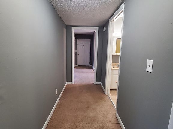 4th image of 366 Ryder Ave #2