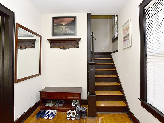 4th image of 164 Helen St