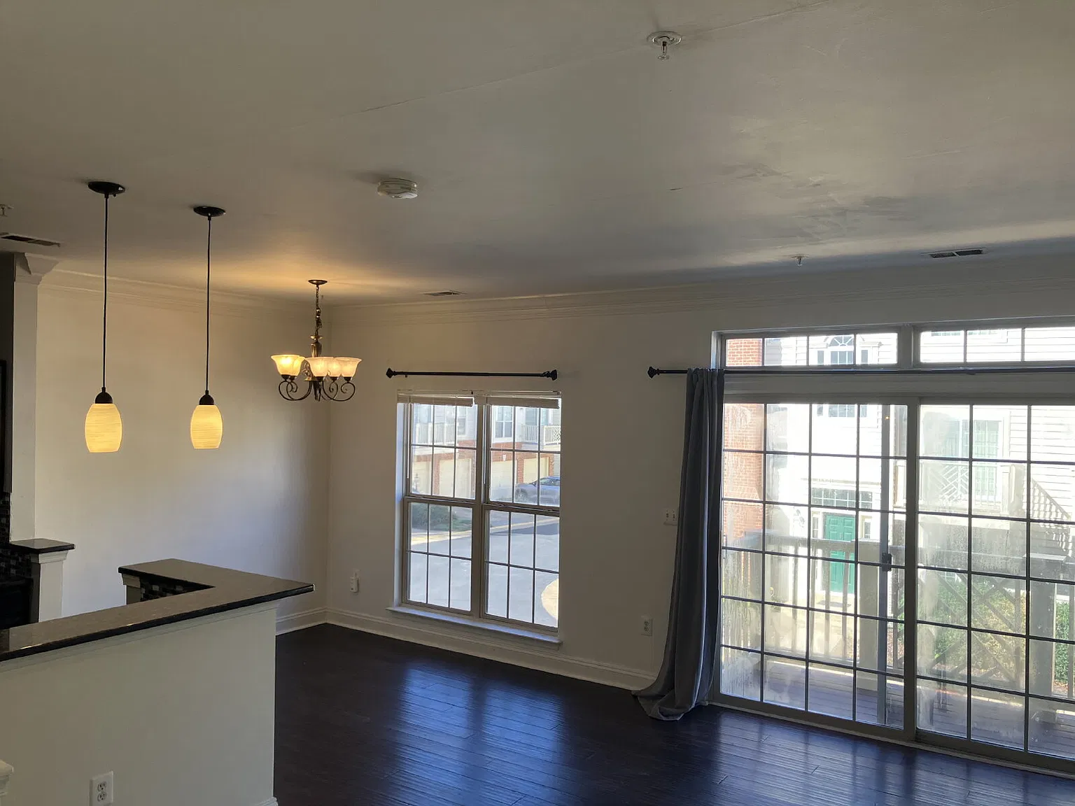 2 bed, 2.0 bath, 960 sqft, $2,400 — Photo 2