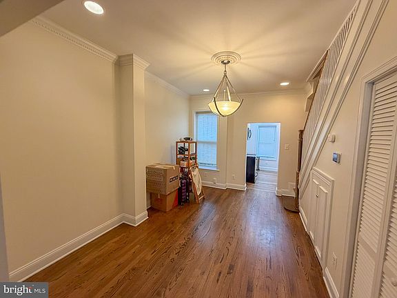 4th image of 318 11th St SE