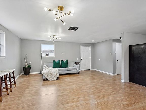 3rd image of 1809 Esther St