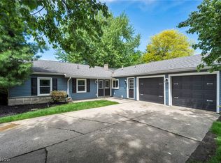 150 Greenbriar Dr, Aurora, OH 44202