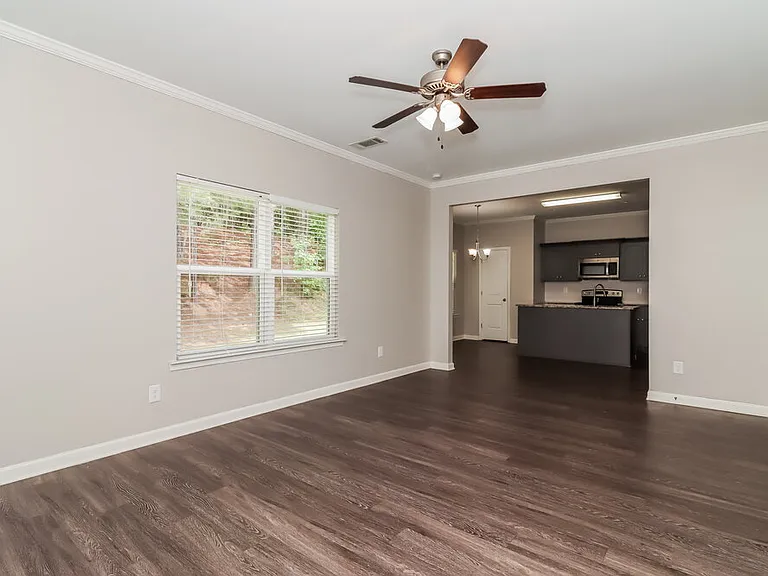 412 Fieldcrest Dr — Photo 5