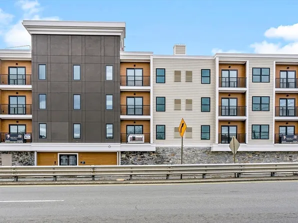 1133 N Shore Rd #204, Revere, MA 02151