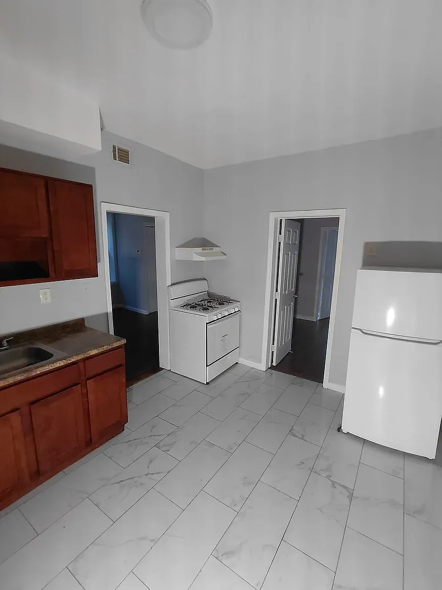 3 bed, $1,850 — Photo 2