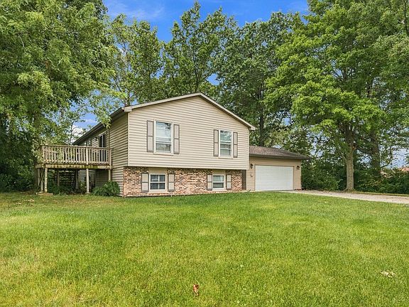 3rd image of 629 Sullivan Ln