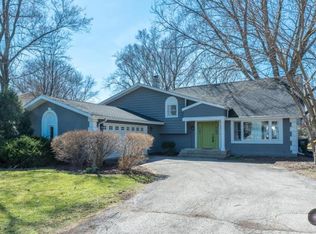 10S120 Alago Rd, Naperville, IL 60564