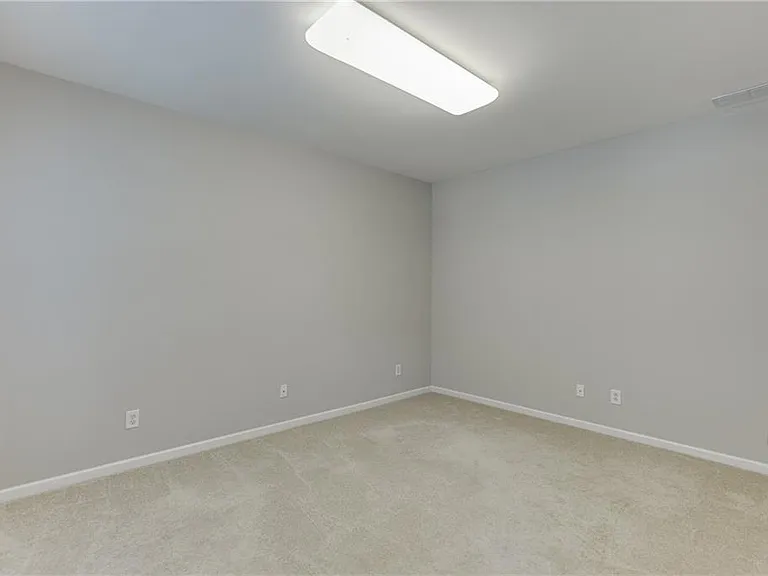 2801 Loftview Sq — Photo 5