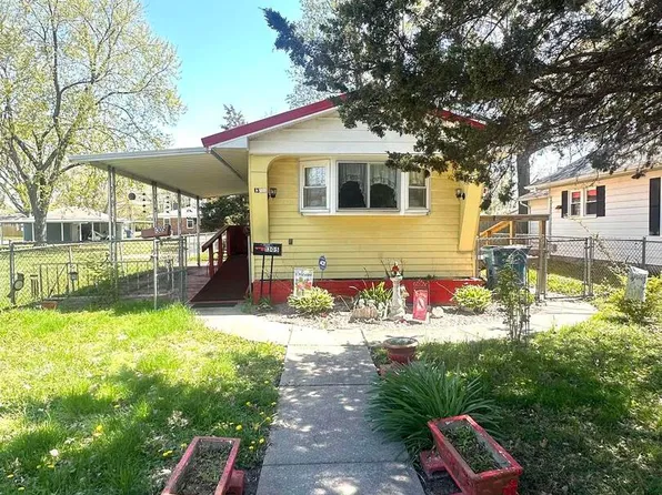 1305 S Maple St, Centralia, IL 62801