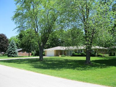 2800 Emling Cir, Brookfield, WI, 53005