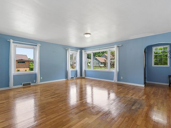 2nd image of 1700 Langley Ave