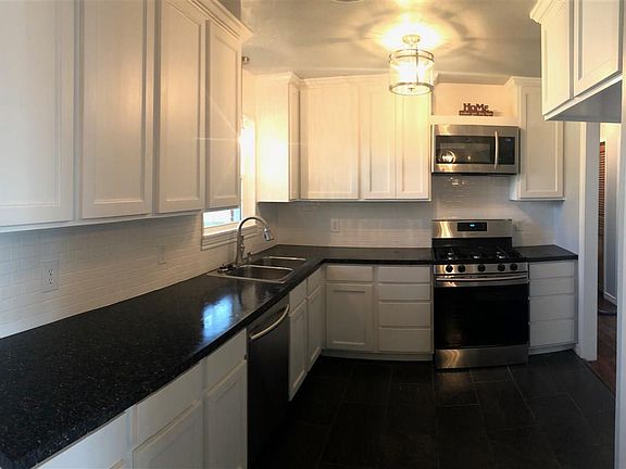 5th image of 810 Van Horn St