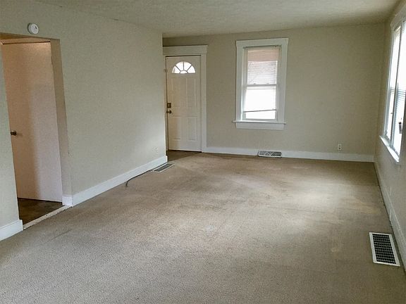 3rd image of 1705 S Douglas St