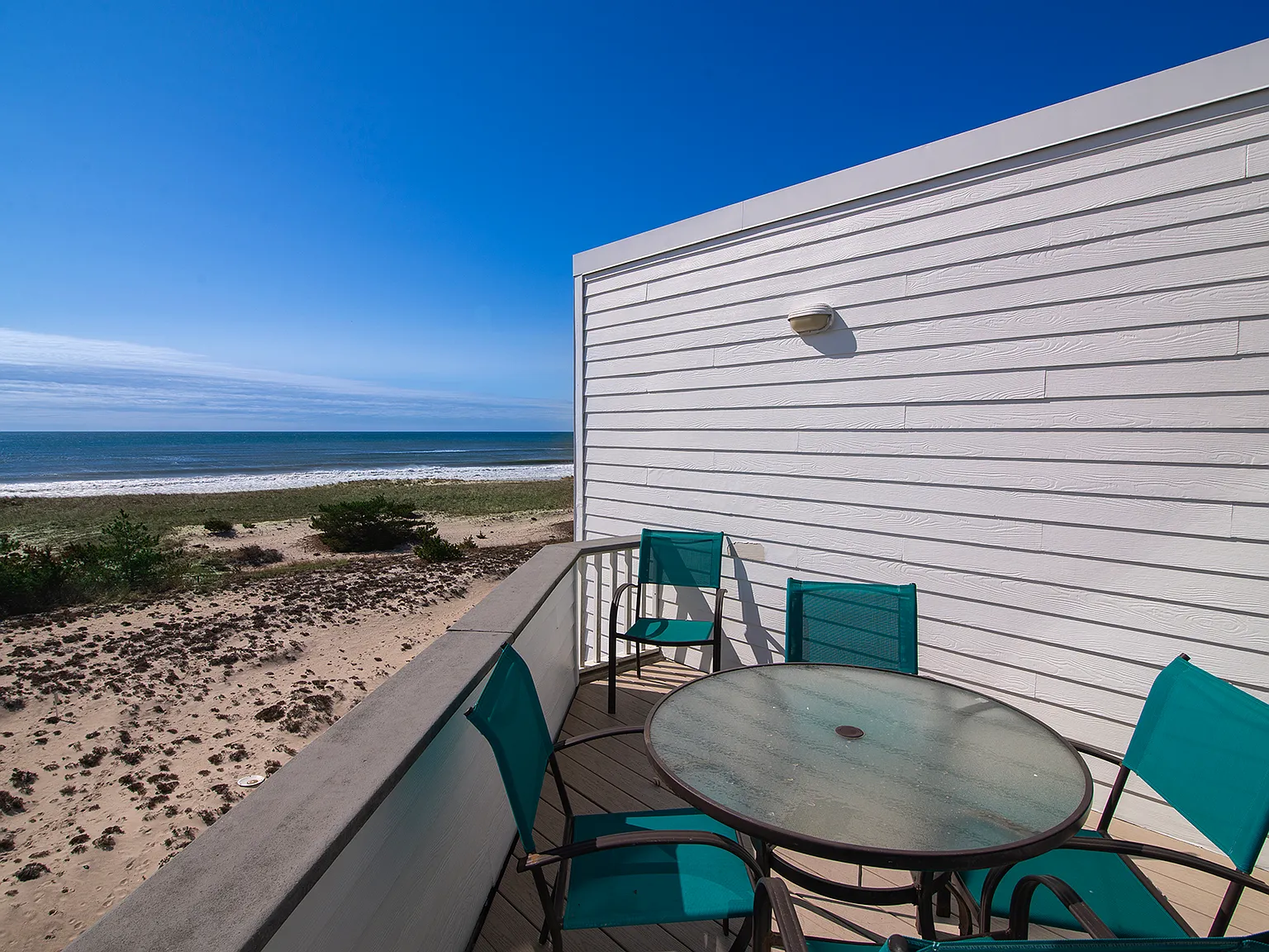 Oceanfront Condo — Photo 4