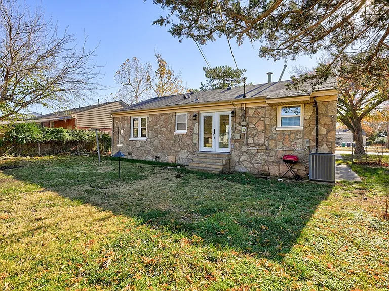 3135 NW Grand Blvd — Photo 37