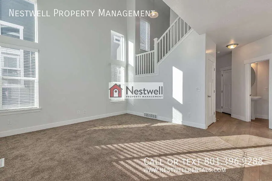 Gorgeous 3-bed Townhome located in Lehi — Photo 3