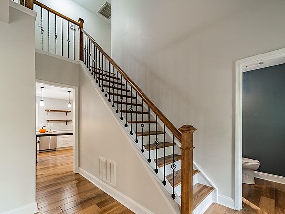 4th image of 4418 Asherton Dr