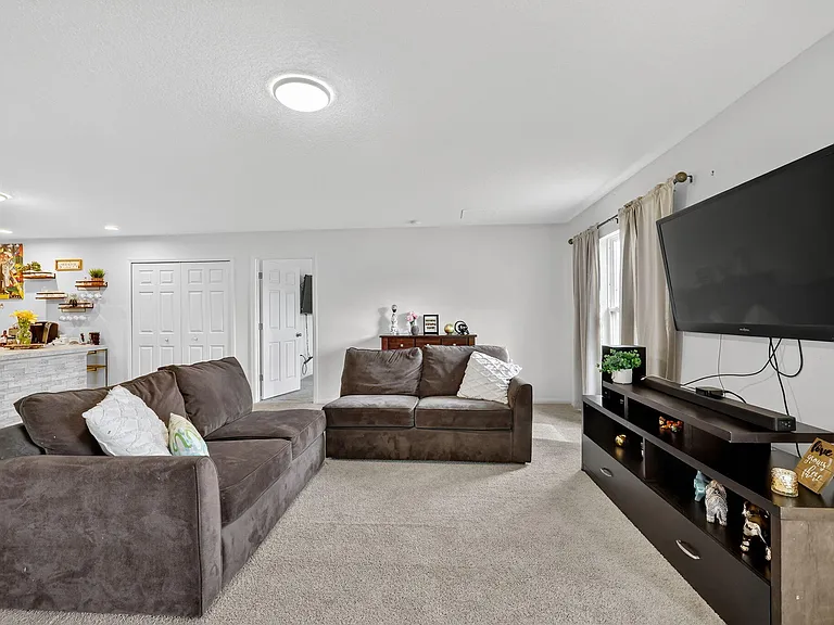 644 SW Hoffenberg Ave — Photo 7