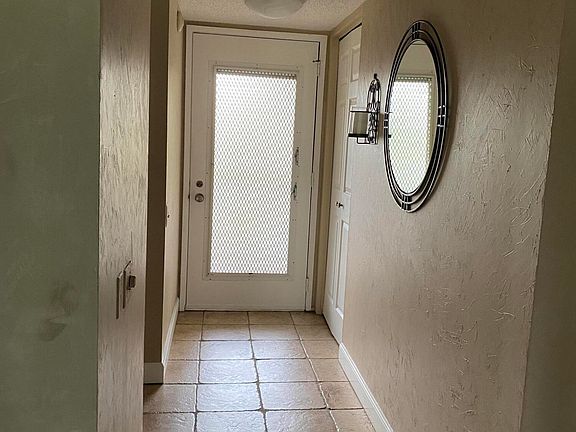 4th image of 2703 Nassau Bend #G2