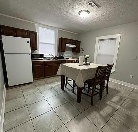 4th image of 960 Dewey St SW #2