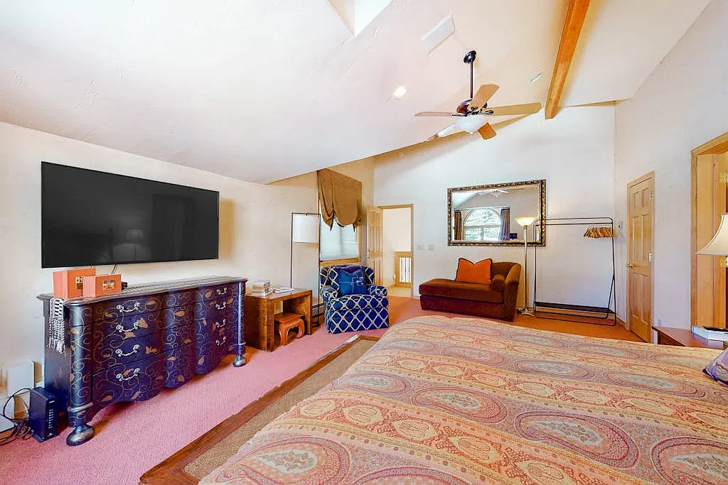 3 bed, 3.5 bath, 2464 sqft, $10,000 — Photo 4