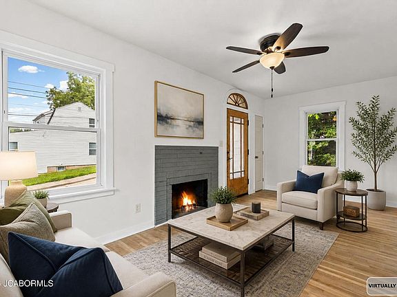 4th image of 723 Walsh St