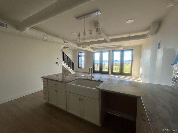 3rd image of 2401 N Lakeshore Blvd Unit 18