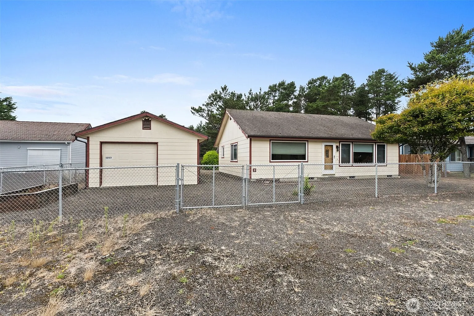 1213 Johnson Street photo 1