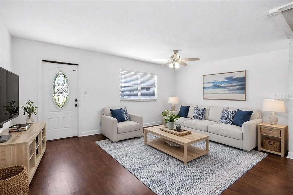 1 bed, 1.5 bath, 800 sqft, $1,400 — Photo 2