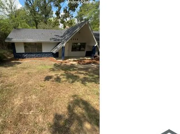1729 Casteel Dr, Jackson, MS 39204