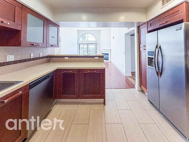 1241 S Sherbourne Dr #GPH5 — Photo 23