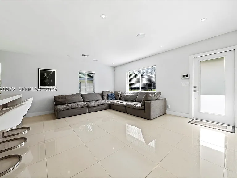 217 E Acre Dr — Photo 7