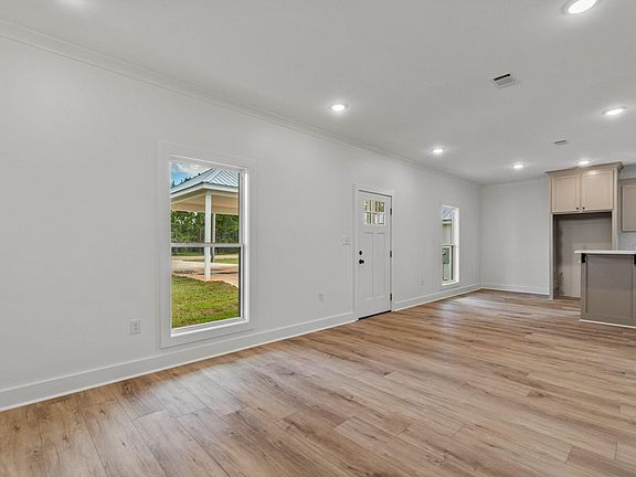 3rd image of 325 Nobles Rd