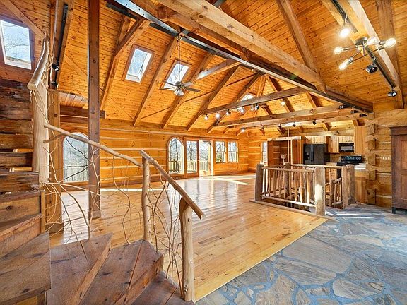 5th image of 264 Angel View Ln