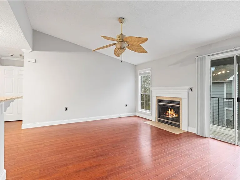 640 Granville Ct — Photo 5