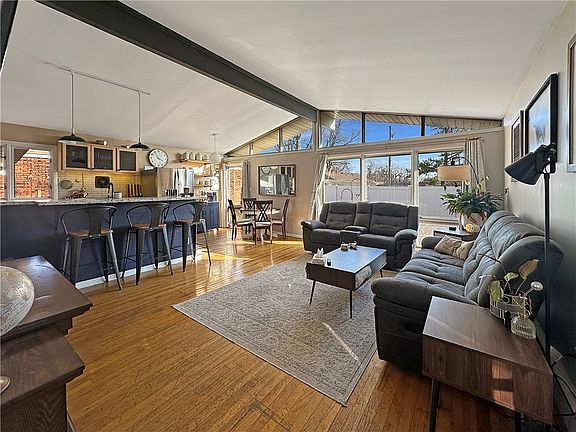 5th image of 3412 Willow Dr