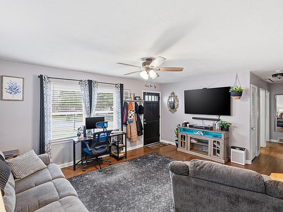 5th image of 1708 Knoxville Ct