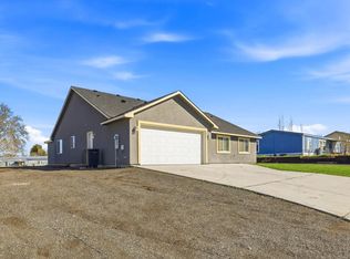 3902 W Snow Ln, Benton City, WA 99320