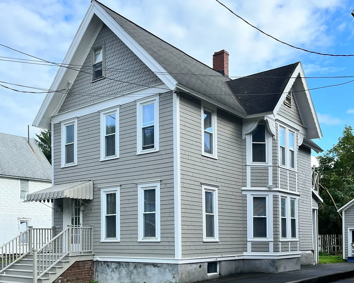3 bed, 2400 sqft, $720 — Photo 1