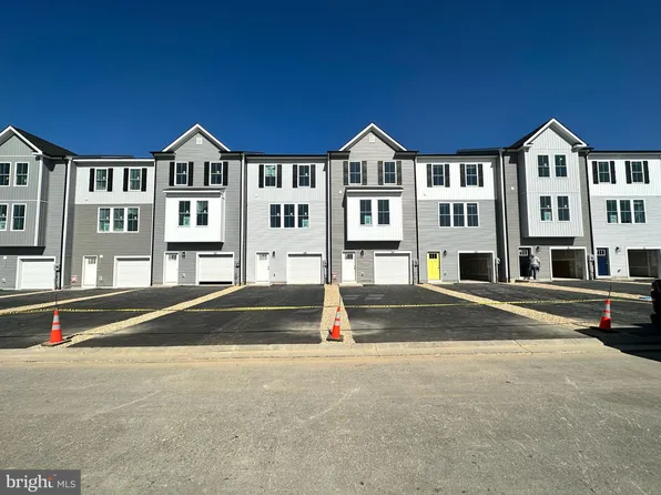 16 Marineris Cir, Martinsburg, WV 25405