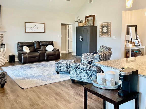 3rd image of 122 Decoy Ln